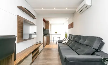 Apartamento finamente decorado, próximo ao Parque Barigui.