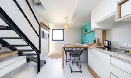 Studio Duplex finamente decorado em Curitiba, à 400m do Shopping Palladium, 32m²