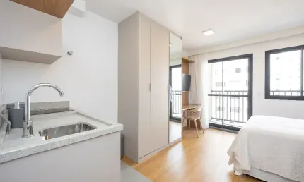 studio mobiliado e decorado no Centro de Curitiba, para até 2 pessoas, 24mt