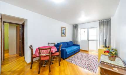 Apartamento 2 quartos finamente decorado em Curitiba, até 4 pessoas