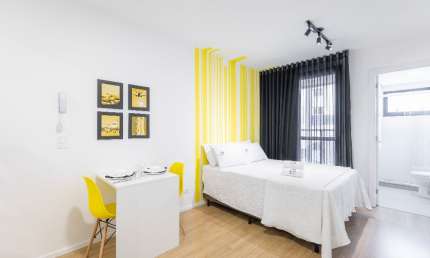 Studio com sacada para locação em Curitiba, até 2 pessoas, 30m²