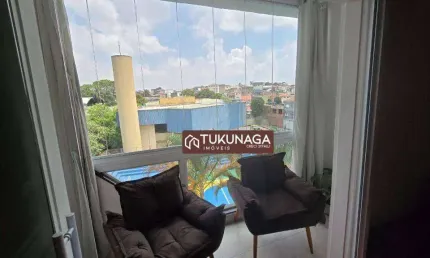 Apartamento 3 quartos com móveis planejados, sacada de vidro.