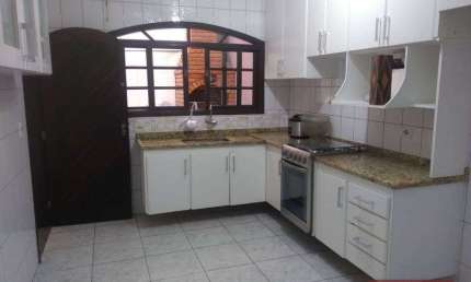 Sobrado com 3 dormitórios para alugar, 182 m² por R$ 3.658,91/mês - Vila Galvão - Guarulhos/SP