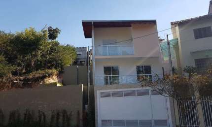 Casa Para Vender com 3 quartos 1 suítes no bairro Região Central em Caieiras