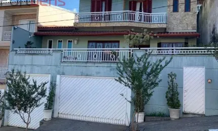 Casa Para Vender com 3 quartos 1 suítes no bairro Laranjeiras em Caieiras