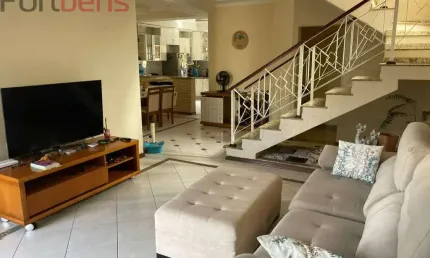 Sobrado Para Vender com 4 quartos 1 suítes no bairro Nova Caieiras em Caieiras