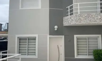 Excelente Sobrado em condomínio fechado para locação no Jardim Santa Inês, local privilegiada, 2 dormitórios (1 suíte), 2 vagas e lazer.