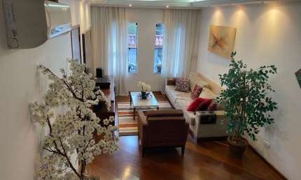 Sobrado residencial para Locação na Vila Nova Mazzei, ao lado de uma variedade de comércios e serviços. 3 dorms(1 suíte) e 5 vagas