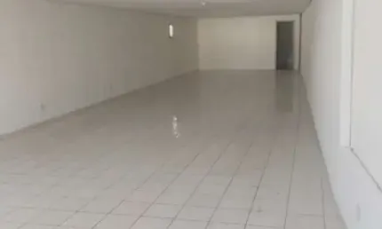 Salão comercial para locação na Vila Nilo, próximo a Rodovia Fernão Dias. 185,00 m² construída, 2 Wcs, cozinha,  pé direito alto, trifasico.