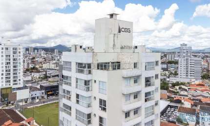 Cobertura espetacular com 03 Suítes, 02 Vagas e 187m²