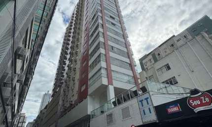 Excelente Apartamento Frente Mar 03 suítes 02 vagas de garagem em Balneário Camboriú