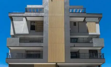 Apartamento duples no cala d'or edifício com 04 dormitórios sendo 02 suítes 04 vagas de garagem - praia brava