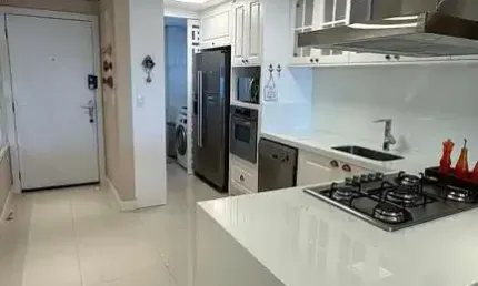 Apartamento mobiliado no amores da brava com 03 dormitórios e vista mar