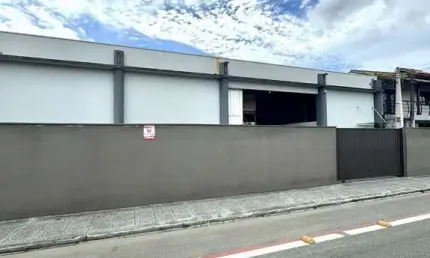Galpão Comercial com 1100m² na Rua Odílio Garcia em Cordeiros