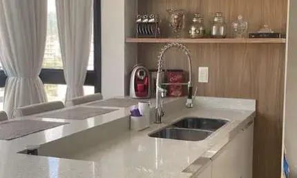 Belíssimo apartamento para locação mobiliado com 02 suítes 02 vagas de garagem e área de lazer em balneário camboriú