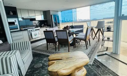 Belíssimo apartamento mobiliado com 04 suítes 06 banheiros 04 vagas de garagem e área de lazer frente mar em bc