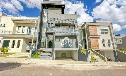 Sobrado triplex novo alto padrão à venda, 3 quartos sendo 1 suíte, no CONDOMÍNIO FOGGIATTO em São José dos Pinhais/PR.