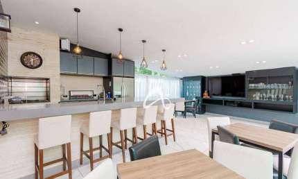 Sobrado alto padrão em condomínio à venda, 4 quartos, semimobiliado e com 471m² no Bairro Umbará, Curitiba/PR.