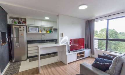 Excelente apartamento semimobiliado à venda, com 2 quartos sendo 1 suíte a 4min do Parque Barigui, no Bairro Santo Inácio, Curitiba/PR.