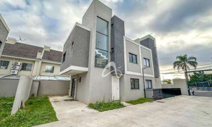Triplex novo em condomínio à venda, com 03 quartos sendo 1 suíte, terraço com churrasqueira no Bairro Uberaba, Curitiba/PR.