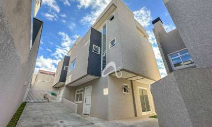 Triplex novo em condomínio à venda, com 03 quartos sendo 1 suíte, terraço com churrasqueira no Bairro Xaxim, Curitiba/PR.