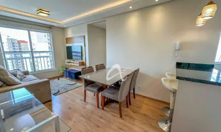 Apartamento semimobiliado à venda no último andar, 2 quartos sendo 1 suíte, condomínio clube, no Bairro Pinheirinho, Curitiba/PR.