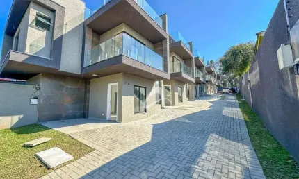 Sobrado novo em condomínio à venda, 2 suítes, ático com terraço - Boqueirão Curitiba/PR