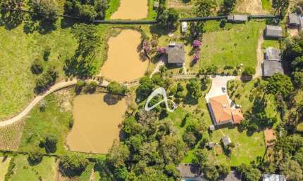 Excelente chácara com 17mil m² disponíveis à venda, com 2 impecáveis casas com 240m², no Bairro Umbará Curitiba/PR.
