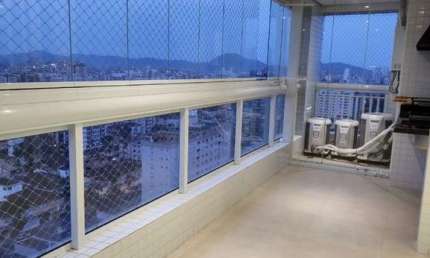 Apartamento mobiliado em prédio novo com lazer e vista livre a venda no Emabré e Santos / SP