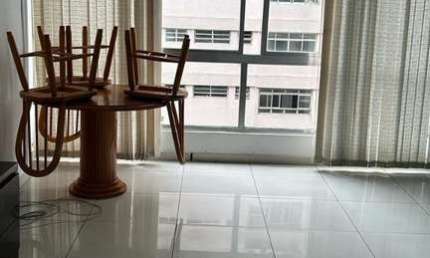 Apartamento à venda em Santos-SP, praia do Boqueirão: vista mar, 2 quartos, dependência de  empregada, 1 vaga, reformado. Aproveite!