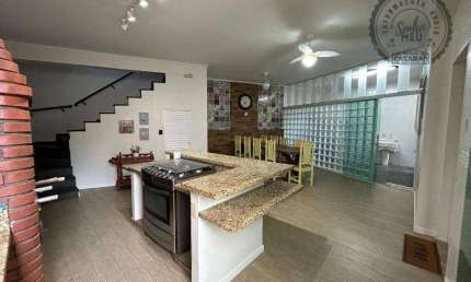 Casa com 4 dormitórios para alugar, 260 m² por R$ 5.500,00/mês - Vila Guilhermina - Praia Grande/SP