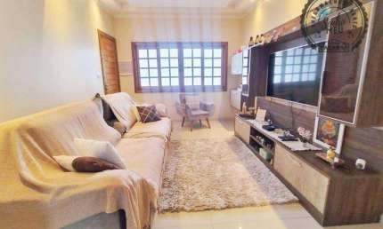 Casa à venda na Rua Doutor Ciro Carneiro - Guilhermina, Praia Grande/SP.