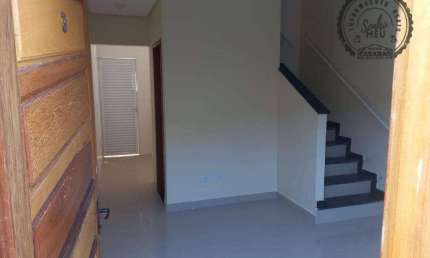 Casa com 2 quartos para alugar na Rua Venezuela, Guilhermina, Praia Grande
