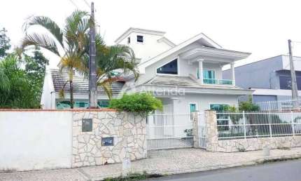 Casa com 3 quartos à venda no Iririú, Joinville 