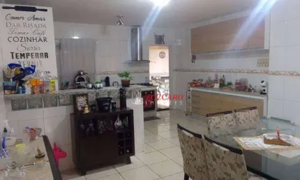 Sobrado com 3 dormitórios para alugar, 300 m² por R$ 3.913,52/mês - Jardim Alice - Guarulhos/SP