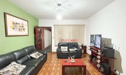 Sobrado com 2 dormitórios, 2 vagas e 148m² de área construída ao lado do bosque maia