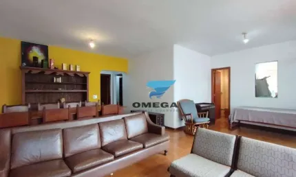 PERTO DA PRAIA - Apartamento com 3 quartos - Prédio com piscina e churrasqueira - 2 vagas - Praia das Pitangueiras, Guarujá.