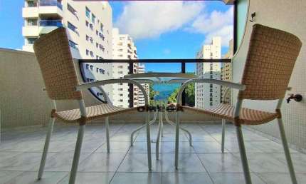 Apartamento com sacada à venda na praia das Pitangueiras - Guarujá/SP