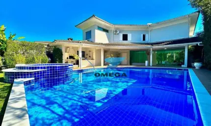 Casa no Acapulco à venda com 5 quartos sendo 4 suítes.