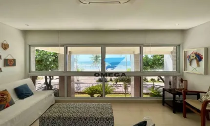 Frente ao mar à venda na praia das astúrias, apartamento com linda vista mar reformado em porcelanato.