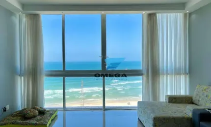 À venda de frente para o mar - Apartamento reformado em porcelanato com vista total do mar na praia das Pitangueiras em Guarujá