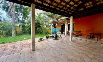 Casa térrea com 4 dormitórios sendo 1 suíte à venda - Jardim Las Palmas - Guarujá/SP. CONFIRA !
