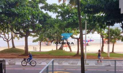 Apartamnto refromado à venda na praia das Pitangueiras no Guarujá I Omega Imoveis