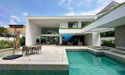 Casa de alto Padrão com 7 suítes à venda em Condomínio Jardim Acapulco - Guarujá/SP. CONFIRA!
