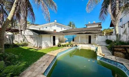Casa à venda no Jardim Acapulco no Guarujá | Omega Imóveis