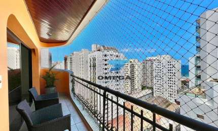 Apartamento com vista mar e reformado à venda pertinho do mar na Praia das Pitangueiras - Guarujá/SP. Localização privilegiada!