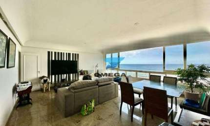 Apartamento reformado frente mar à venda na praia das Pitangueiras no Guarujá I Omega Imoveis