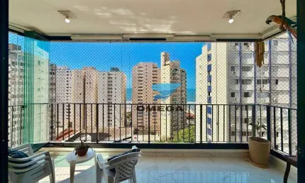Apatrtamento reformado com vista mar à venda na praia das Pitangueiras no Guarujá I Omega Imoveis