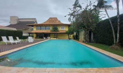 Casa à Venda no Condomínio Jardim Acapulco no Guarujá | Omega Imóveis
