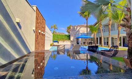 Casa à Venda no Condomínio Jardim Acapulco no Guarujá | Omega Imóveis